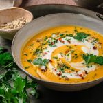 Vellutata di zucca e lenticchie rosse cremosa