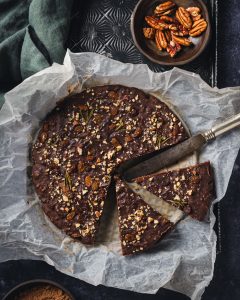 castagnaccio al cioccolato con noci pecan