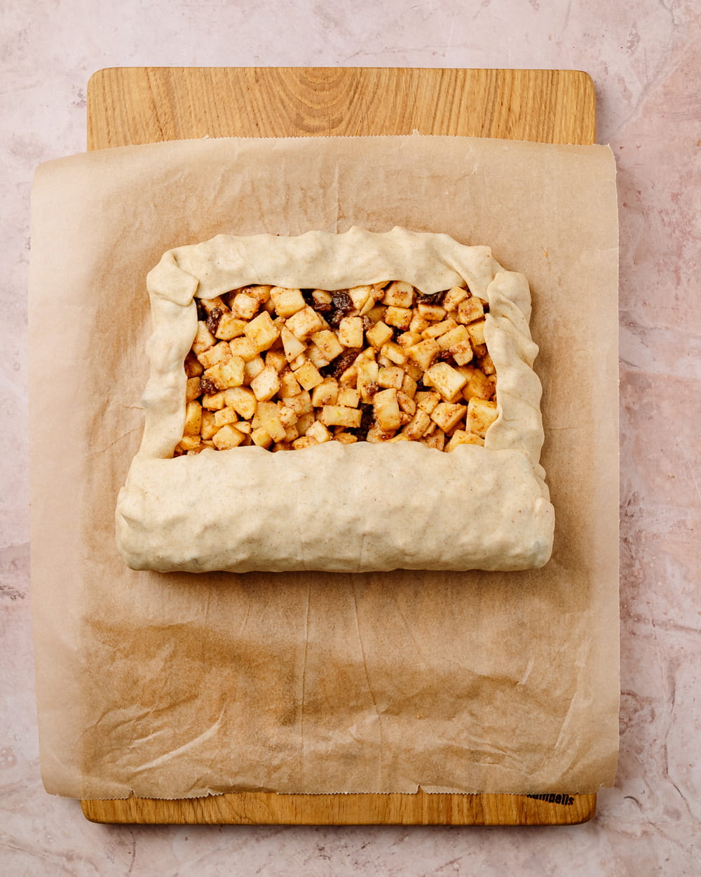 Arrotolamento dello strudel con tecnica tradizionale