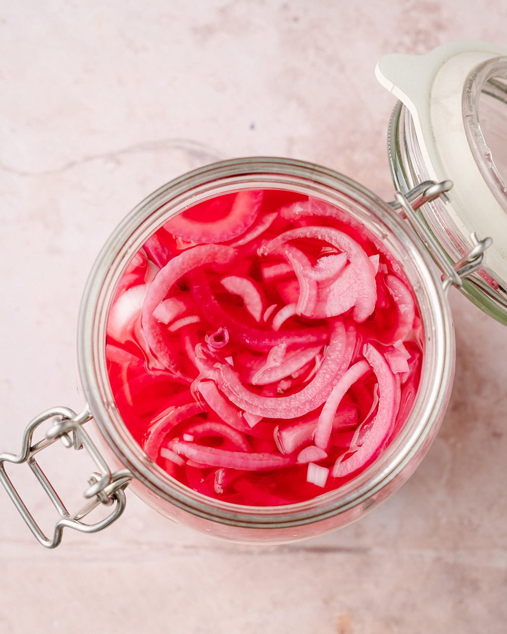 Cipolle rosse sott’aceto fatte in casa con pepe in grani ricetta facile
